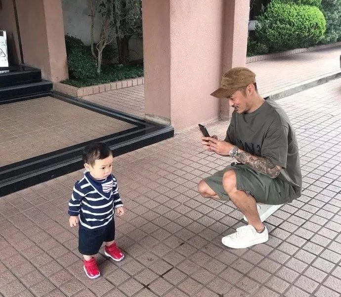 余文乐老爹鞋怎么搭配,余文乐爱穿潮牌