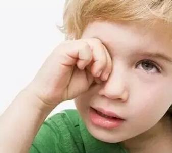 宝宝睡醒眼睛有眼屎怎么回事,宝宝睡醒眼睛有眼屎怎么办