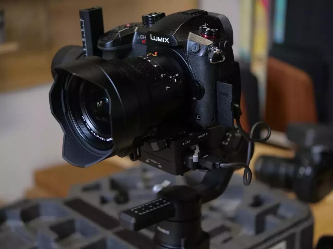 大疆如影s稳定器装箱,大疆如影s相机稳定器竖屏安装