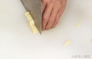 豌豆烧冬笋香菇怎么做好吃,冬笋最好吃的做法家常菜