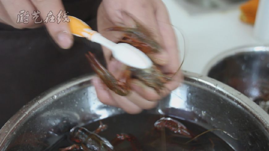 十三香小龙虾的正宗做法不放啤酒,十三香小龙虾特色做法色香味俱全