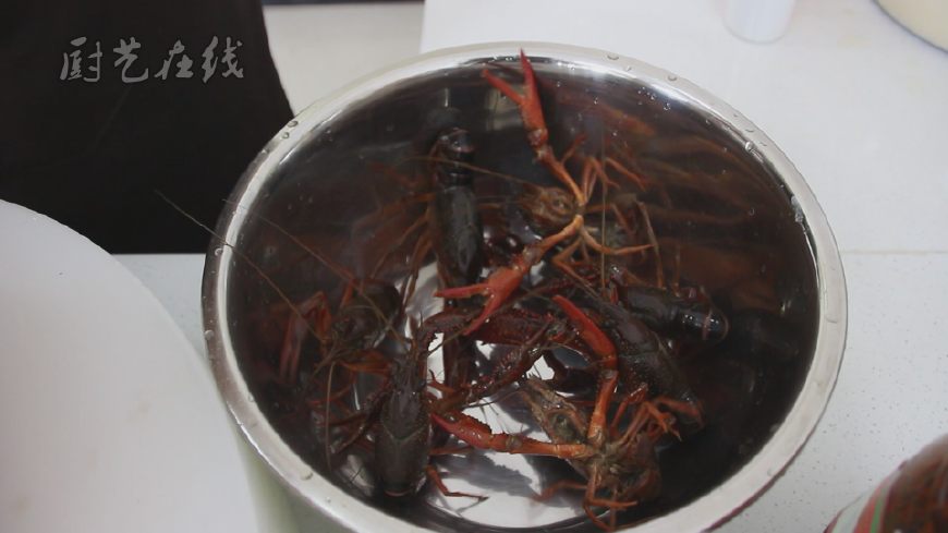 十三香小龙虾的正宗做法不放啤酒,十三香小龙虾特色做法色香味俱全