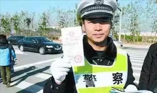 怎么判断摄像头是拍违章还是超速,摄像头如何闪才算违章