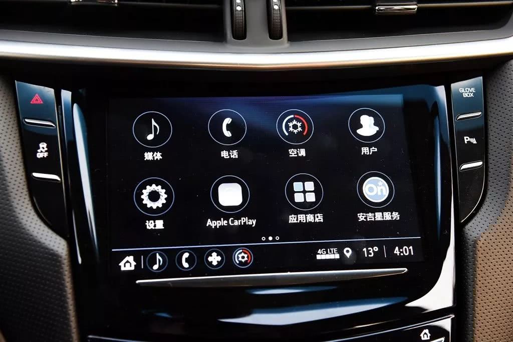 膨胀了、膨胀了！小俩口开着凯迪拉克豪车玩转上海滩！