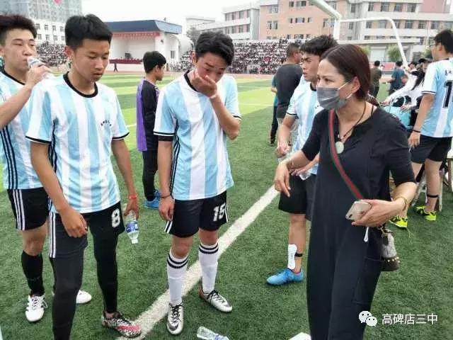 世界杯校园足球展示,青少年足球联赛精彩瞬间