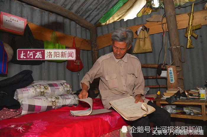 河南老人孤岛养鱼替儿还债：账本从不离身，天天啃馒头吃大蒜！