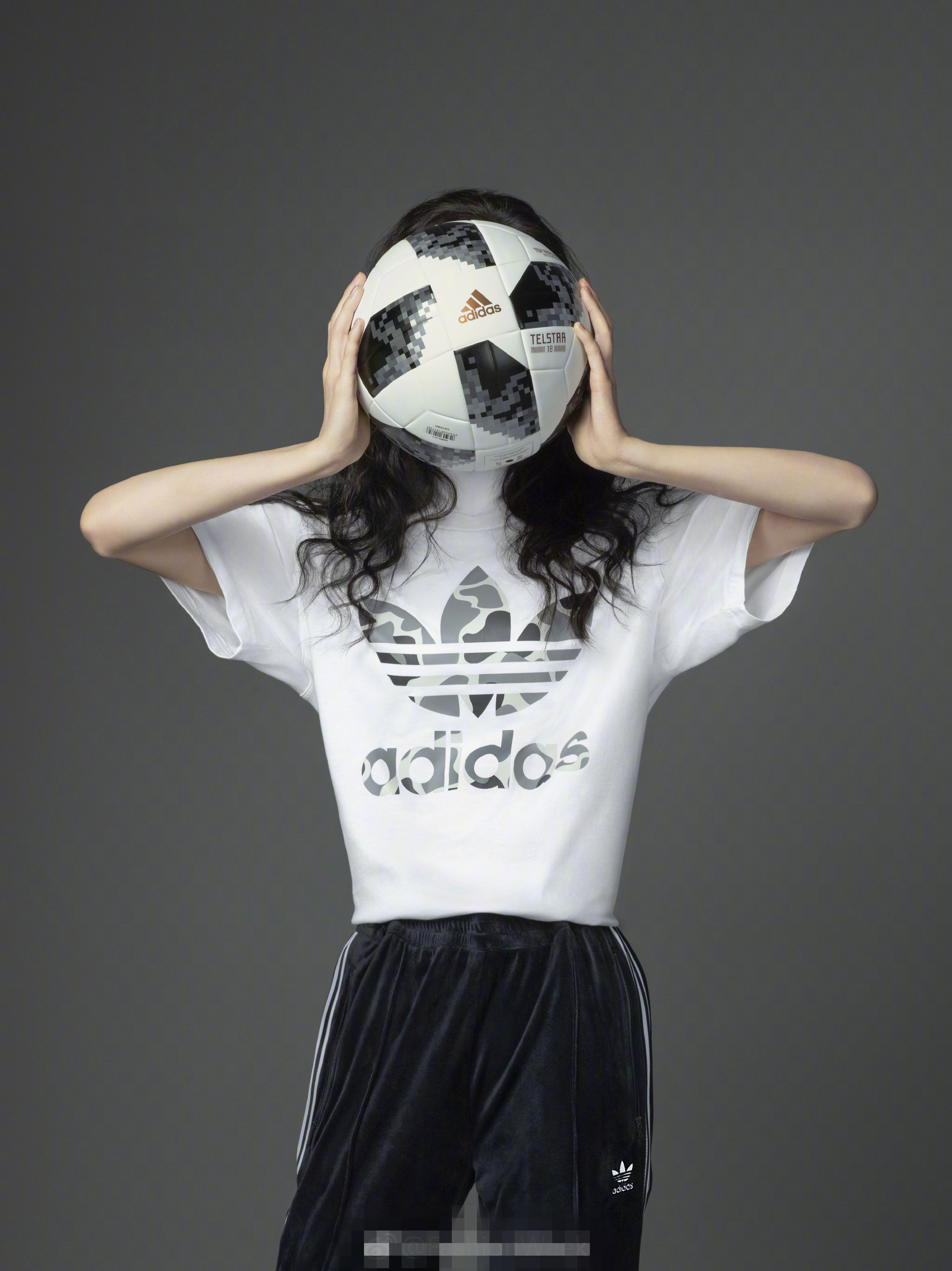 杨幂易烊千玺代言荣耀,刘亦菲迪丽热巴杨幂易烊千玺