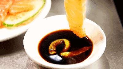 真假三文鱼完整版,怎么判断三文鱼是不是假的