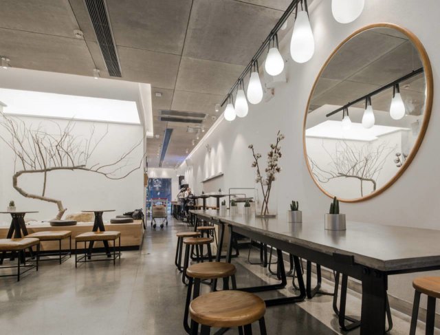 冷谈的网红喜茶哥太拼了，说变绿就绿