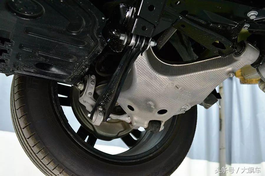 前悬铝合金,前悬双叉臂和五连杆