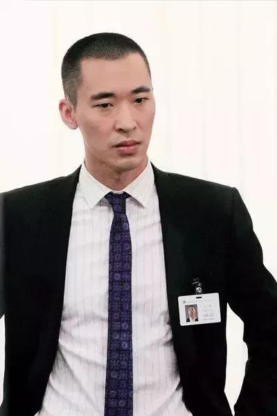 长脸女人最好看的发型,长脸适合什么样的发型