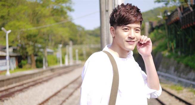 众星祝福王彦霖鹿晗关晓彤,鹿晗和陈柏霖合作