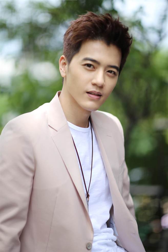 众星祝福王彦霖鹿晗关晓彤,鹿晗和陈柏霖合作