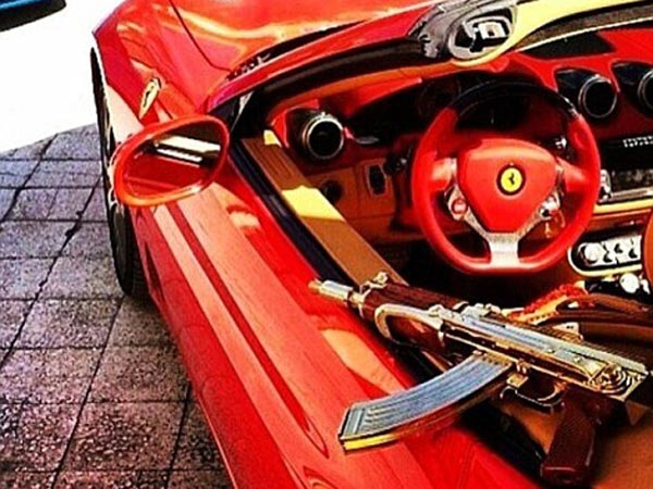 “黑天鹅”行动:“龙套”抢走一切戏码的闹剧