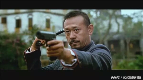 30年前他欠下3.2亿，发誓永不坐奔驰如今他坐最贵的劳斯莱斯