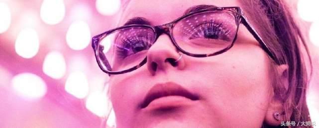 戴眼镜的人更聪明吗,什么样的人戴眼镜会看得更清楚