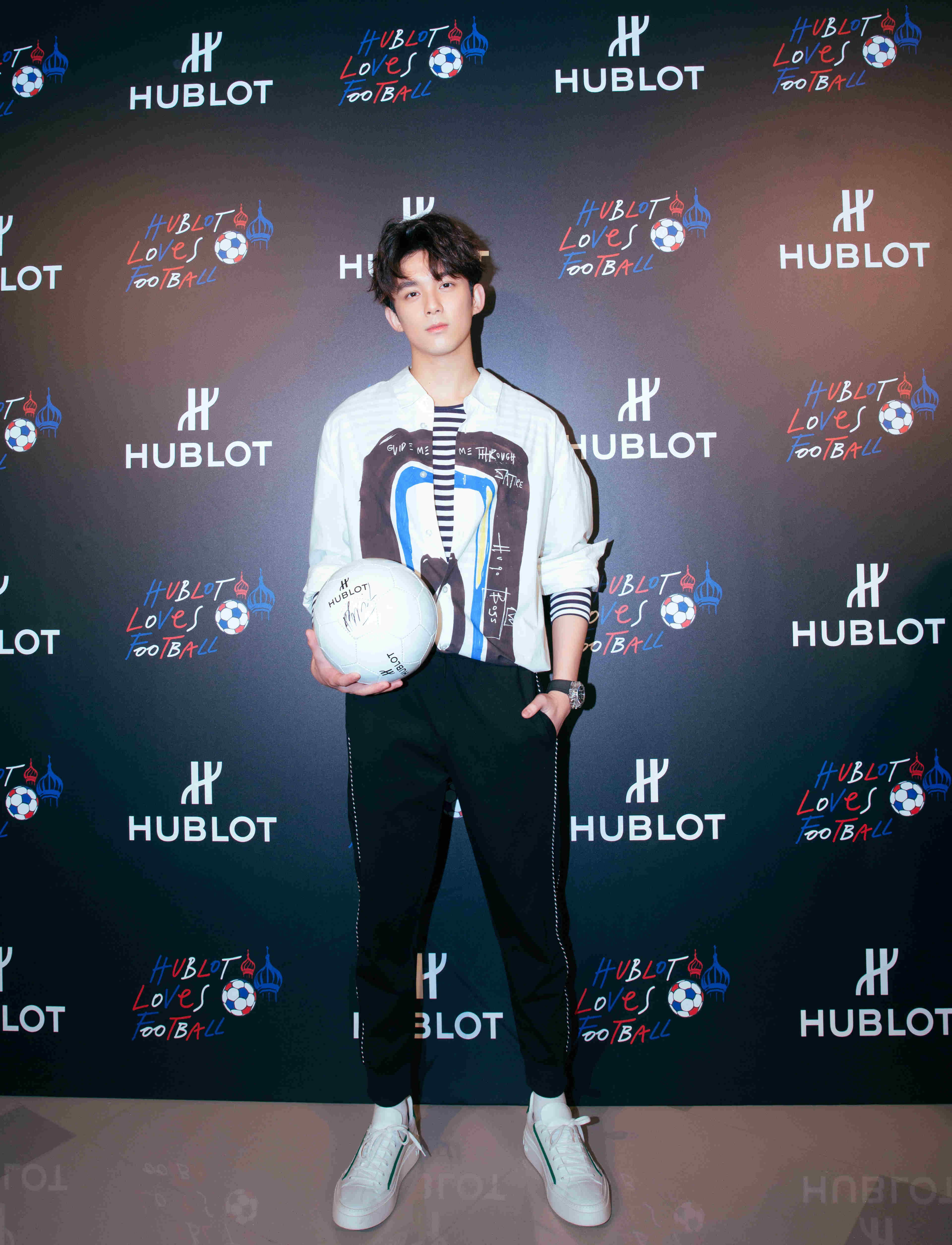 世界杯官方计时携吴磊点燃“宇舶爱足球”中国巡展成都站