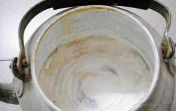 经常喝有水垢的水会秃头吗,长期喝带水垢的水会得胆结石吗