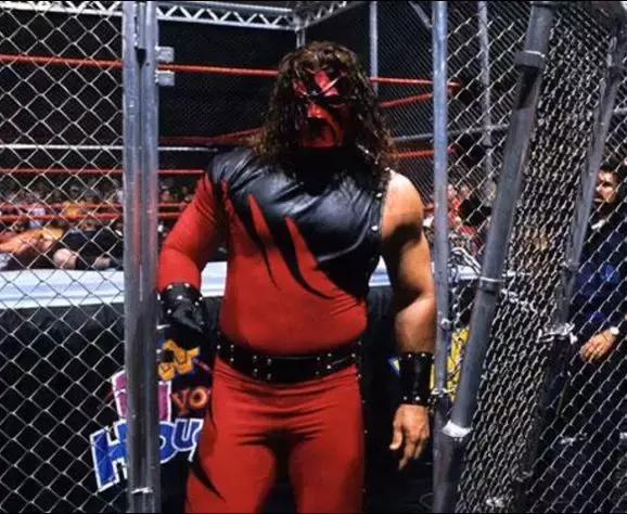 罗曼雷恩斯穿捍卫者防弹衣,wwe罗曼高光时刻