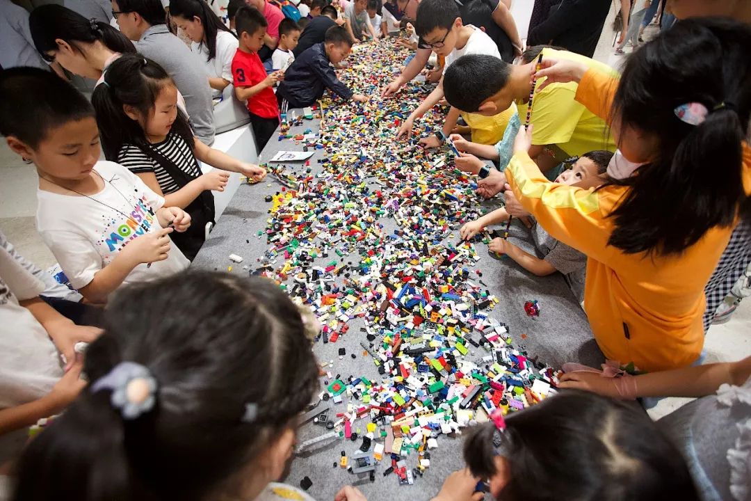 杭州人对未来的好奇心彻底爆发！10多万人在钱塘江边“看到未来”