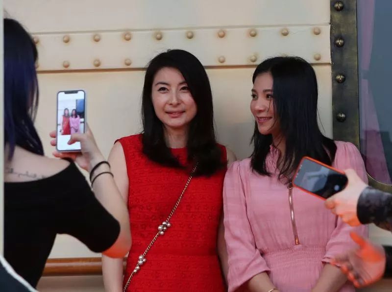 郭晶晶霍启刚红毯,郭晶晶最美红毯