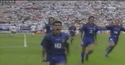 历届世界杯十大冷门回顾,最让球迷感动的瞬间