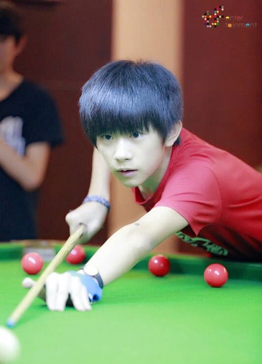 tfboys王俊凯王源半夜跳绳,tfboys王俊凯台球