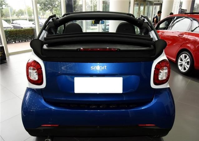 比QQ还小，2个座，不懂的以为是老年车，实际价可能跟迈腾差不多