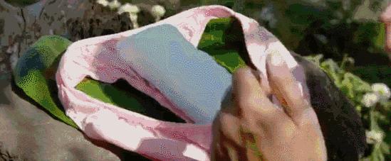 这部盯着下半身拍的电影,不服不行