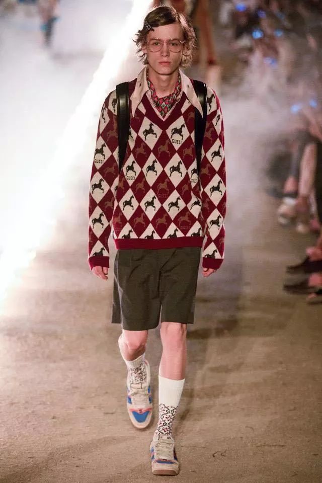 在“鬼”火重重的墓地看秀，是GUCCI给了你勇气