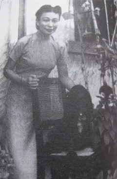 丈夫弃旧怜新,家财散尽,这个风骨美人把薄情岁月活出了深情