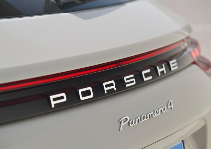 各汽车尾标代表的意思,汽车尾标识别什么车