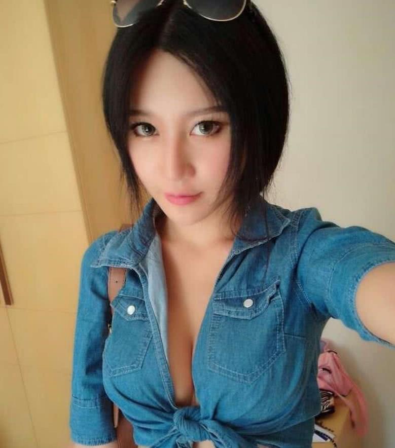 “中国乳神”自拍性感比基尼,网友:果真是“来势胸胸”