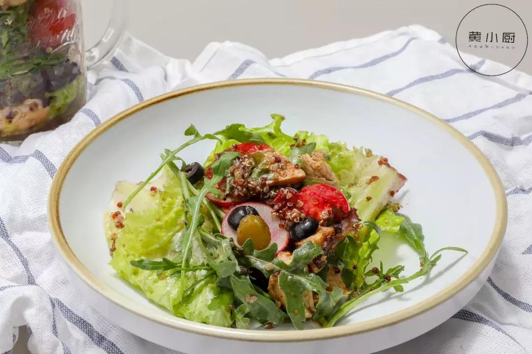 轻食鸡胸肉减脂餐简单做法,减脂鸡胸肉蔬菜沙拉最简单做法