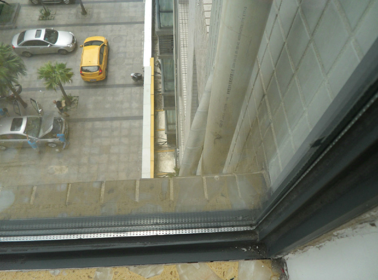 窗户玻璃胶发霉清除小妙方,窗户玻璃胶除霉