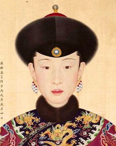 清朝女性如何区分满汉？有个部位截然不同，看一眼就绝对不会认错