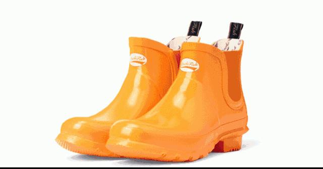 穿上雨鞋,下雨天穿雨鞋防水又好看时尚