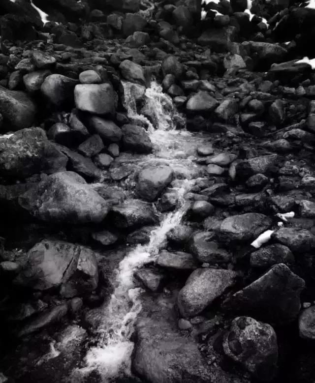 他放弃令人艳羡的工作，用摄影支持旅行梦想