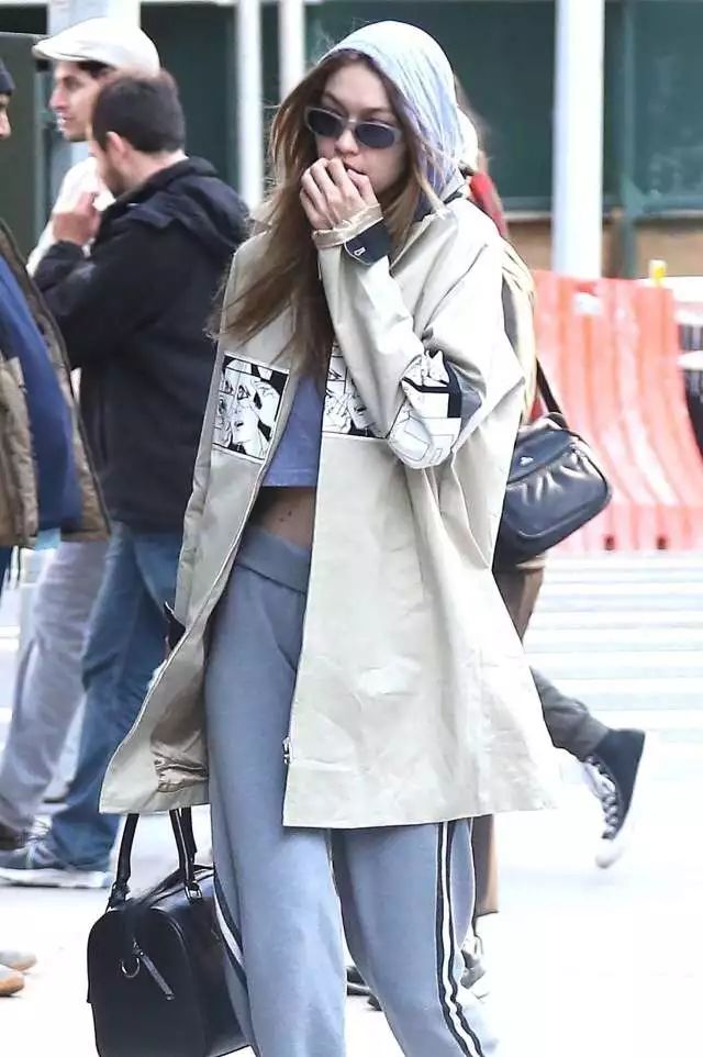 第一个在裤子侧面加条纹的那个人可以获终身成就奖了，易烊千玺鹿晗宋茜都会同意的