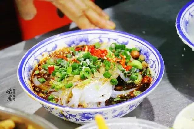 带着女生去峨眉山,带着女友穷游