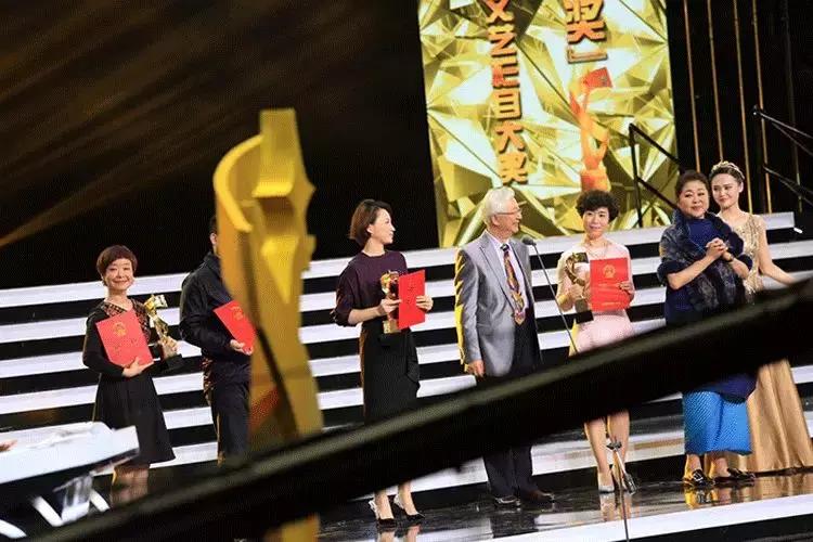 董卿回归的视频,董卿重回舞台