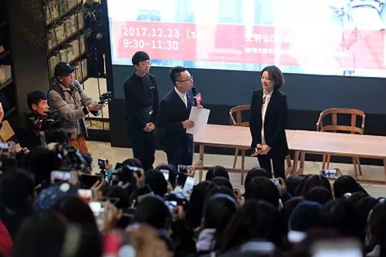 董卿回归的视频,董卿重回舞台