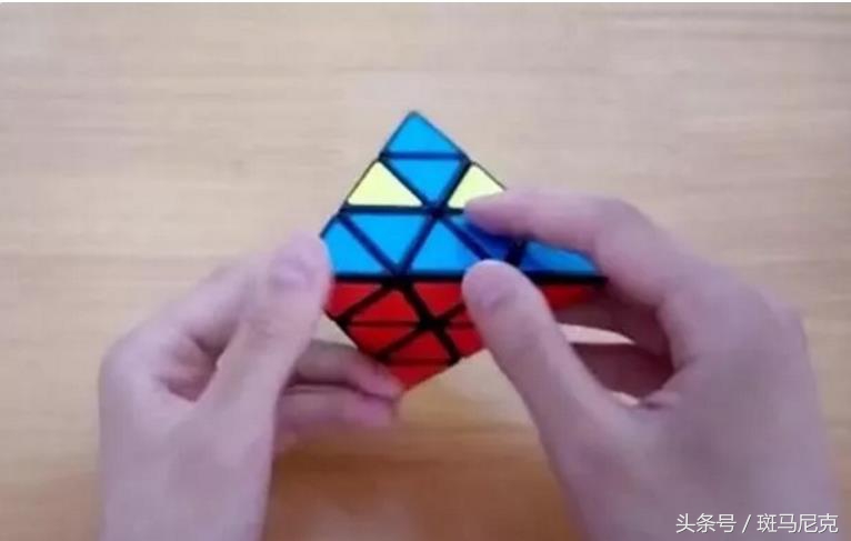 金字塔魔方还原教程的最后一步,金字塔魔方剩三个棱块怎么还原