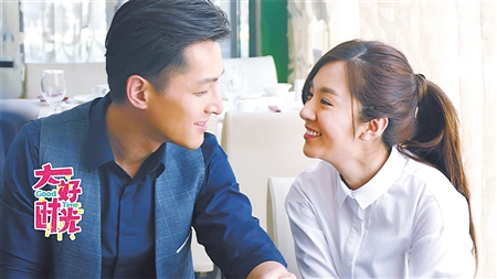 郑恺看她的眼神有多甜 (郑恺看baby和苗苗的眼神对比)