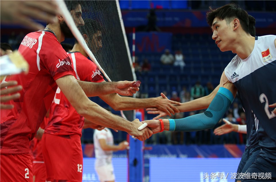 中国男排0-3遭伊朗零封,自由人学国足脚球解围,江川哑火开门黑