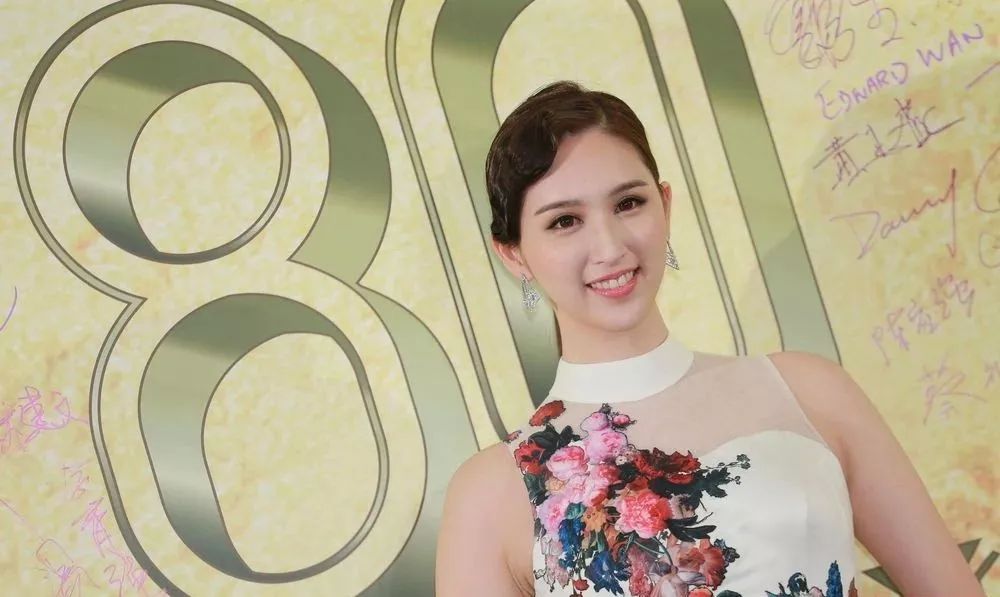 34岁落选港姐入行10年演尽绿叶,17岁当选港姐