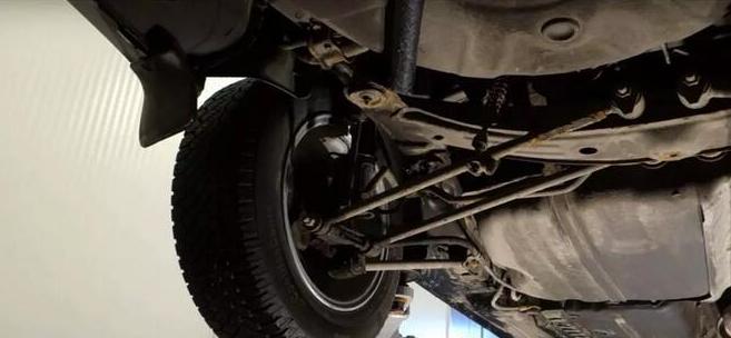 汽车20年没多大进步,不信试试1999年的老凯美瑞