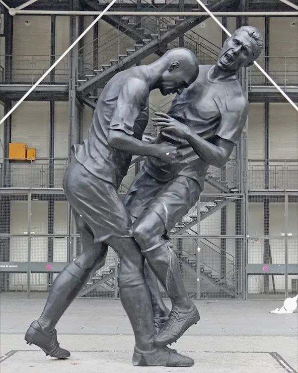 如果把对体育的宽容转化为对艺术行业的宽容，画廊也许就有救了！