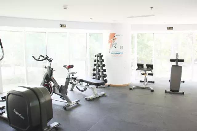 湾流国际——不是市中心的总部基地｜睿和研究