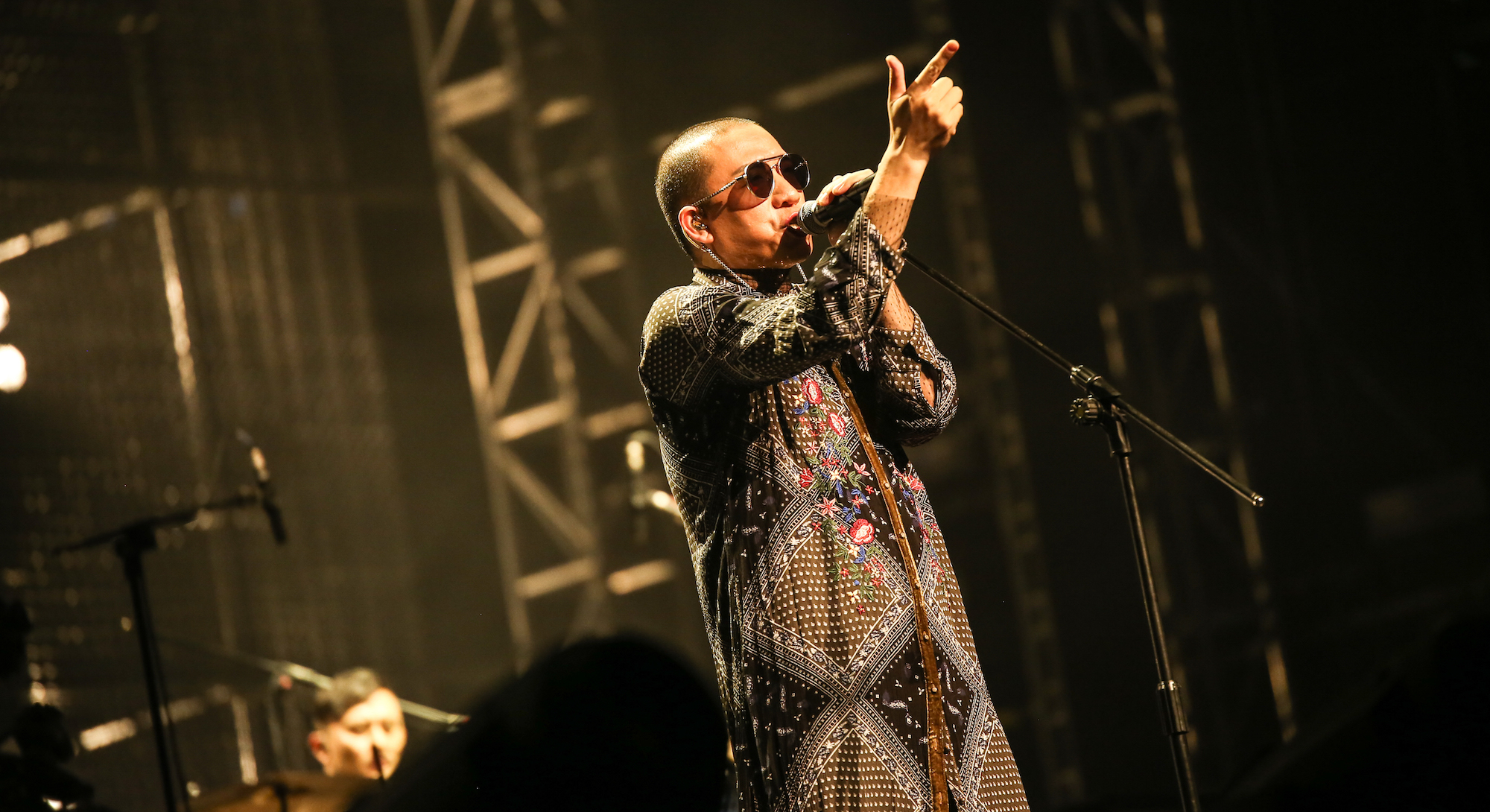 致敬黄家驹40周年跨年演唱会回放,万人纪念家驹演唱会